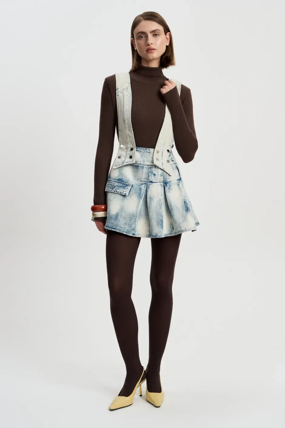 Юбка-мини на бретелях 