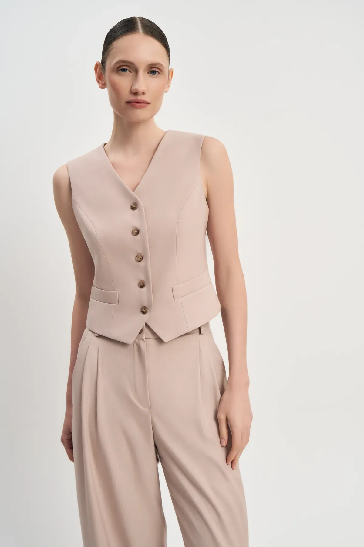 Жилет Денди светлый беж