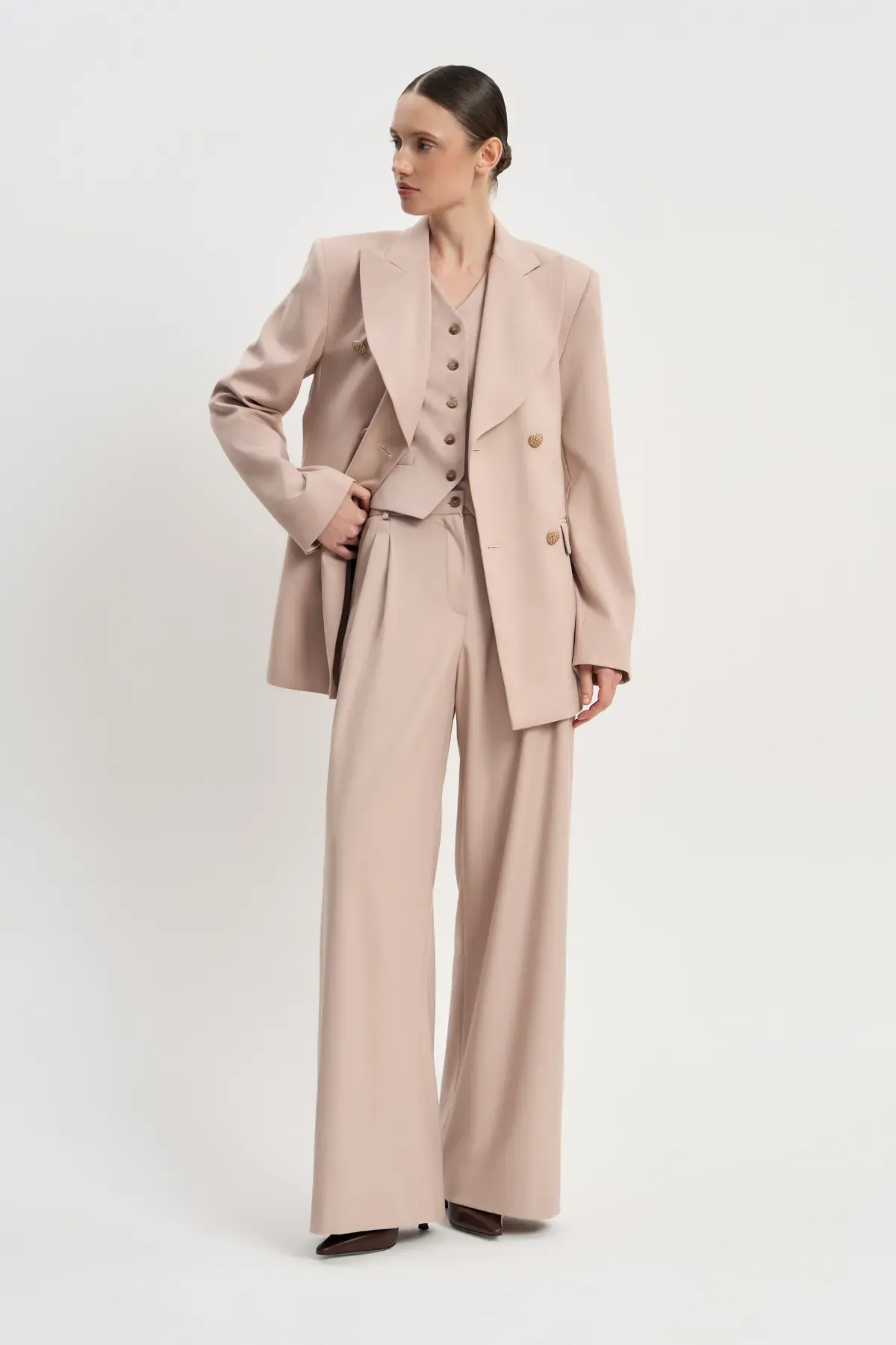 Костюм Макси / Макси светлый беж