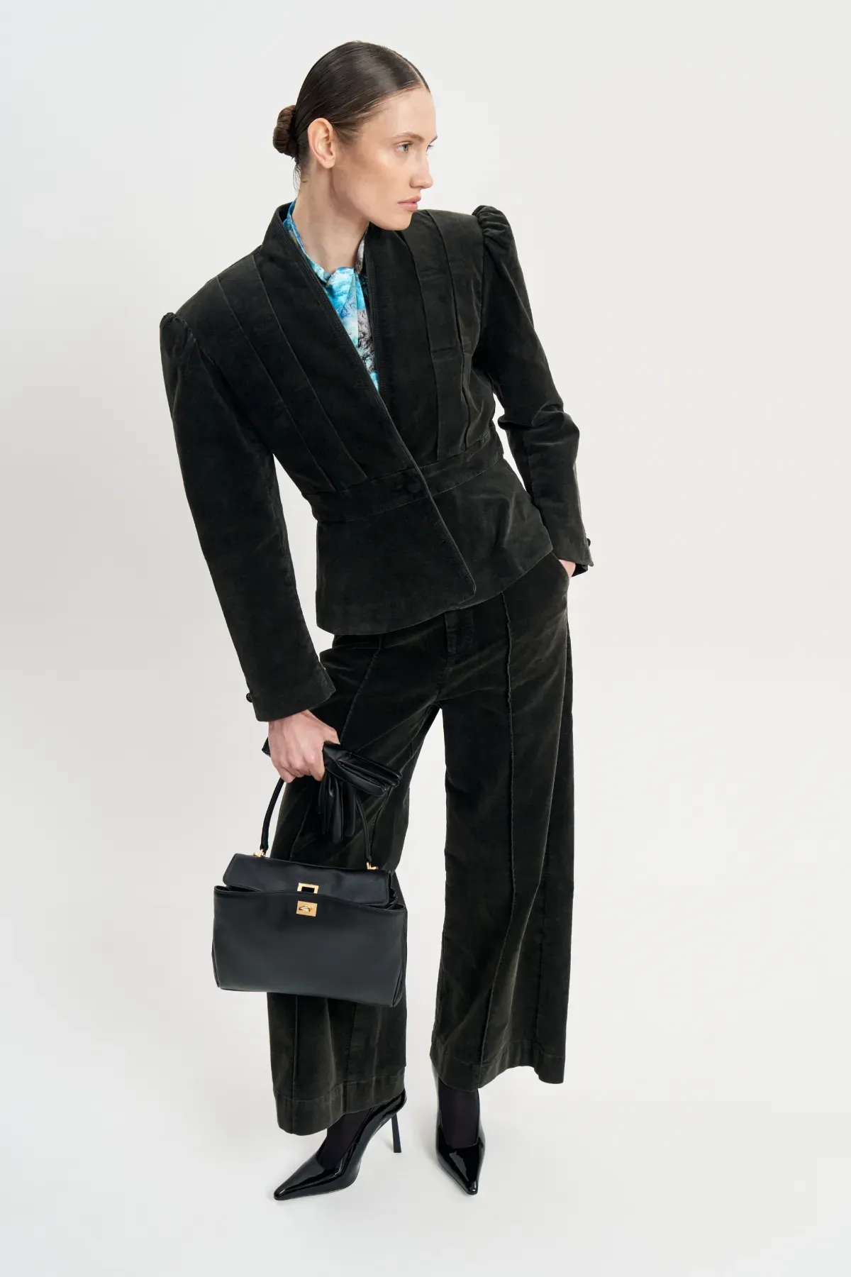 Бархатный костюм Нуар